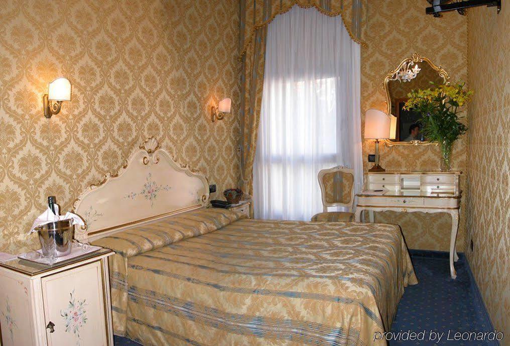 Hotel Gorizia A La Valigia Венеция Стая снимка